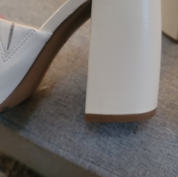 Vince Camuto heel - Picture 4 of 4